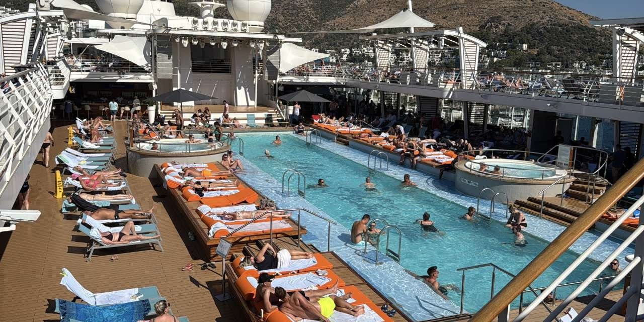 bodruma demirleyen kruvaziyer 2 bin 545 turist getirdi XOYnPCu6