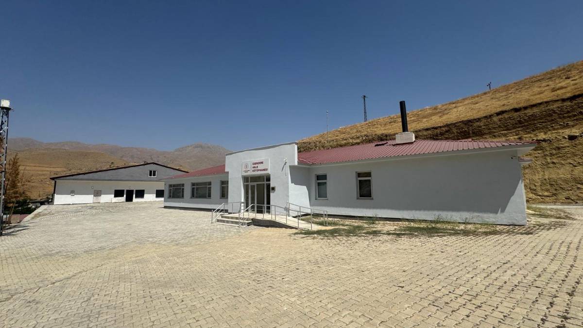 iran sinirindaki beldede acilan kutuphane 15 bin kitapla ogrencilere hizmet veriyor 7w2l3IKw