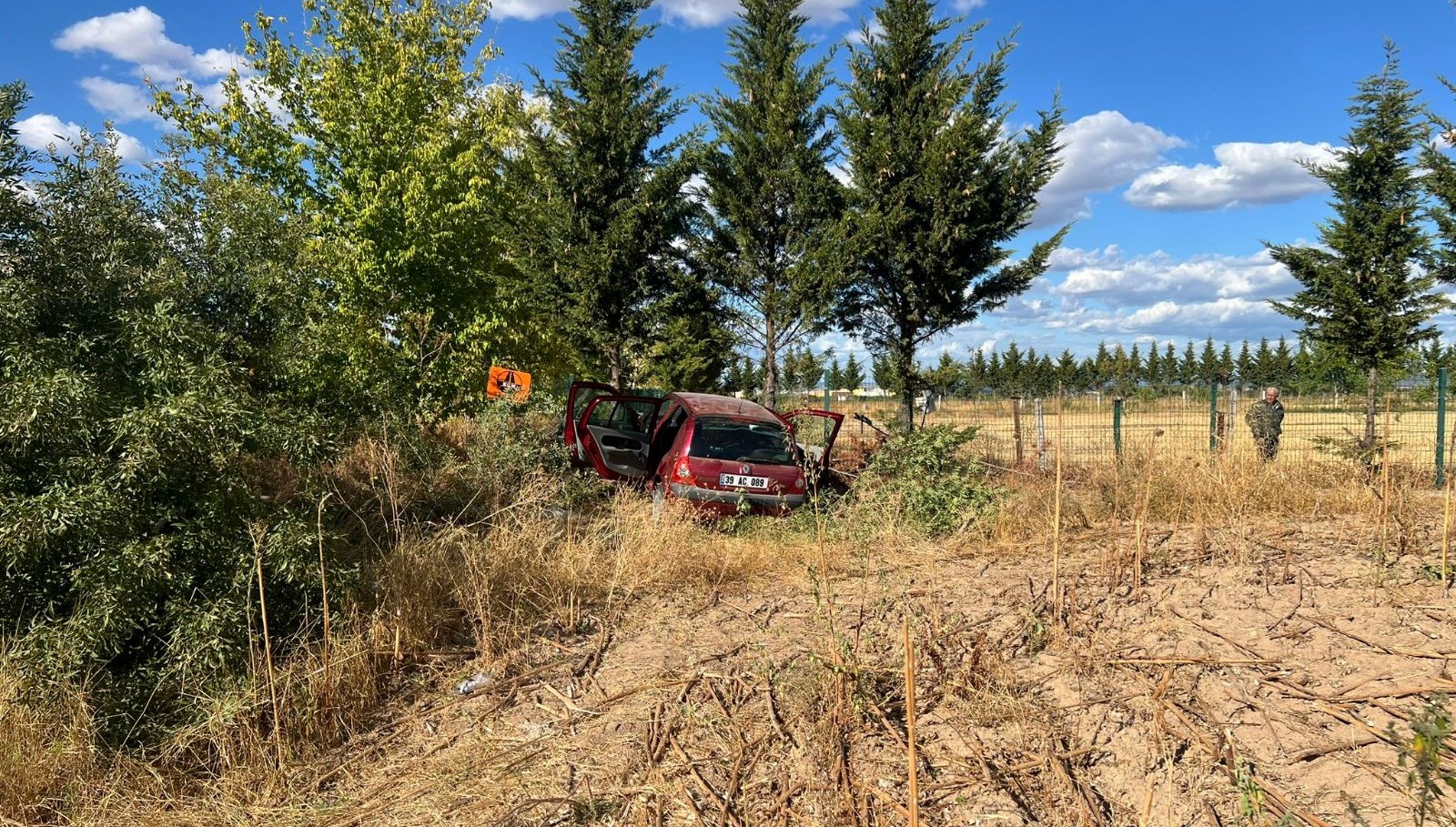 kirklarelinde otomobil tarlaya devrildi dort yarali sQ2KJL2I
