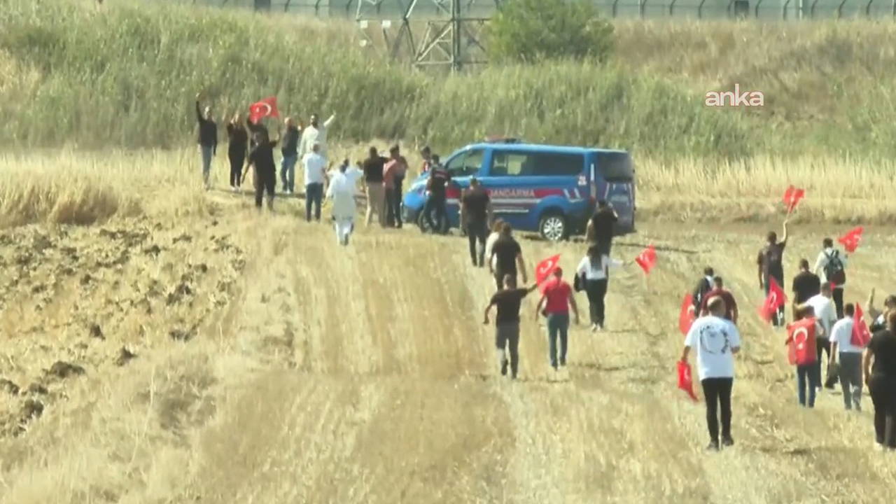 zeydan karalara tarladan seslerini duyurmaya calisan adanalilara jandarma engeli FgXCgWcV