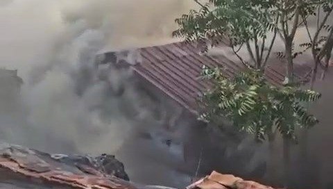 beyoglunda gecekondu alev alev yandi wzrPSW3N