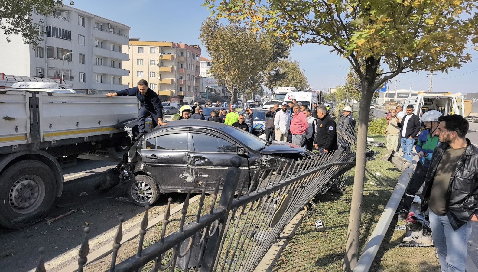 bursada ehliyetsiz surucunun makas kazasi iki yarali A6KfjkcR.jpg