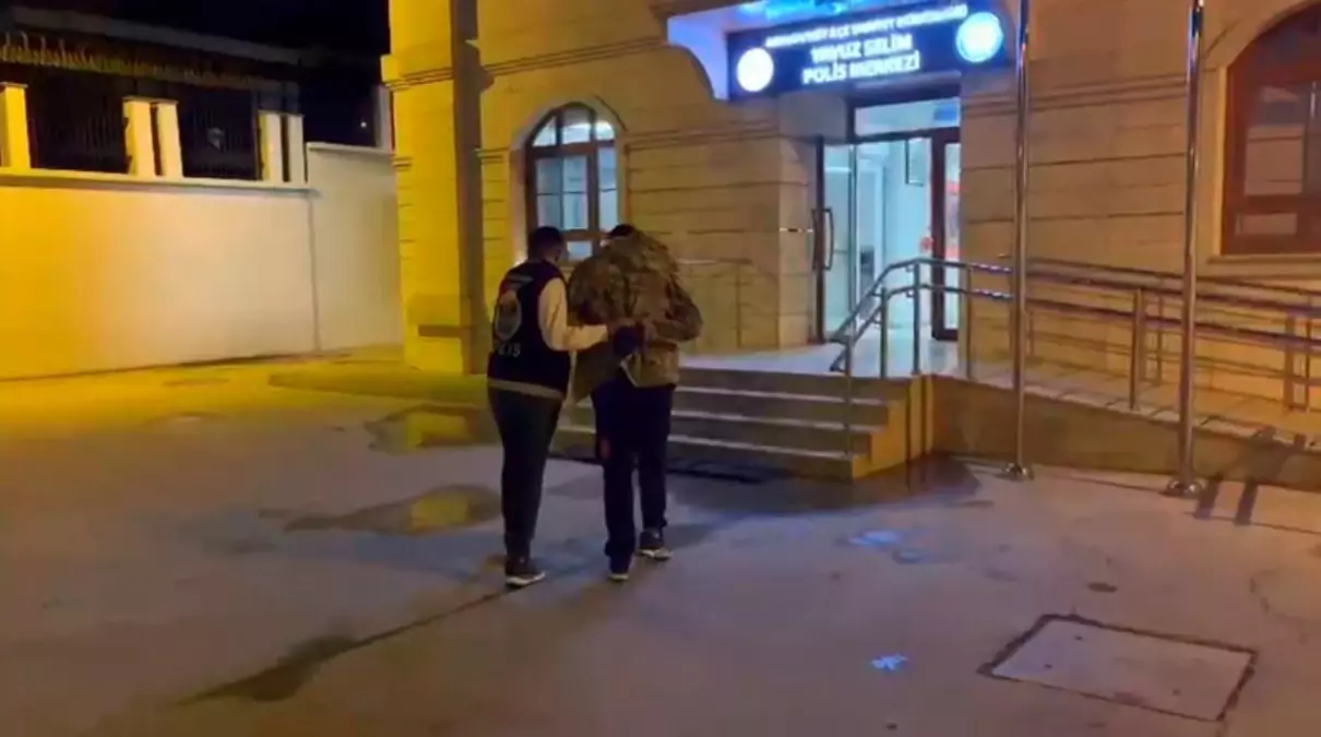 istanbulda genc kiza otobus duraginda sozlu taciz HCBnJNL9