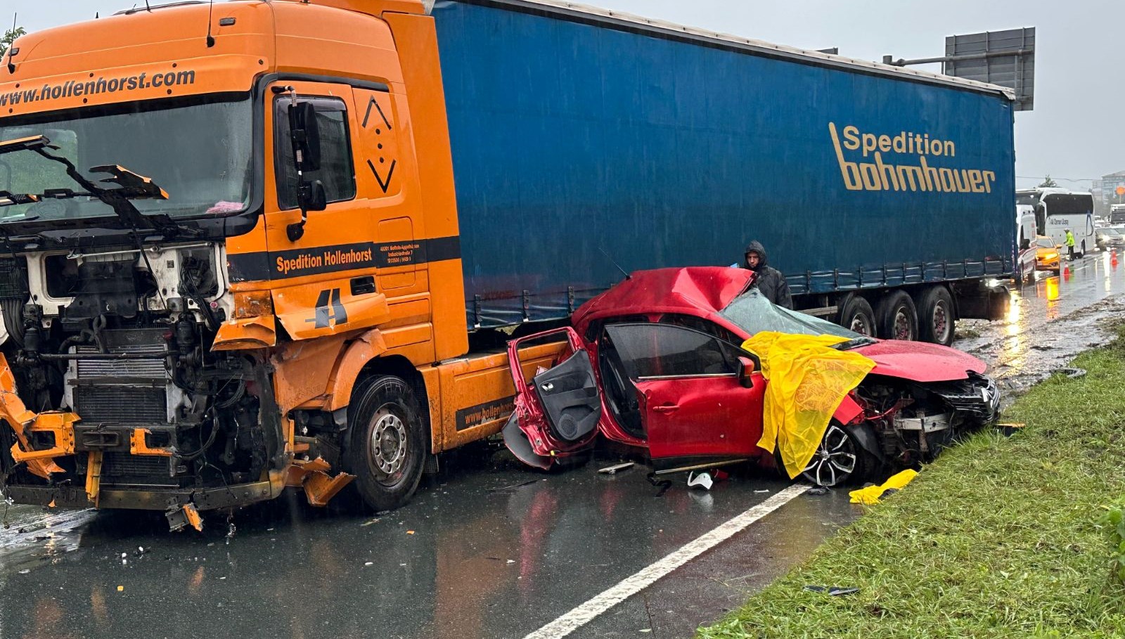 rizede katliam gibi kaza ayni otomobildeki 3 kisi oldu myLF73QX.jpg