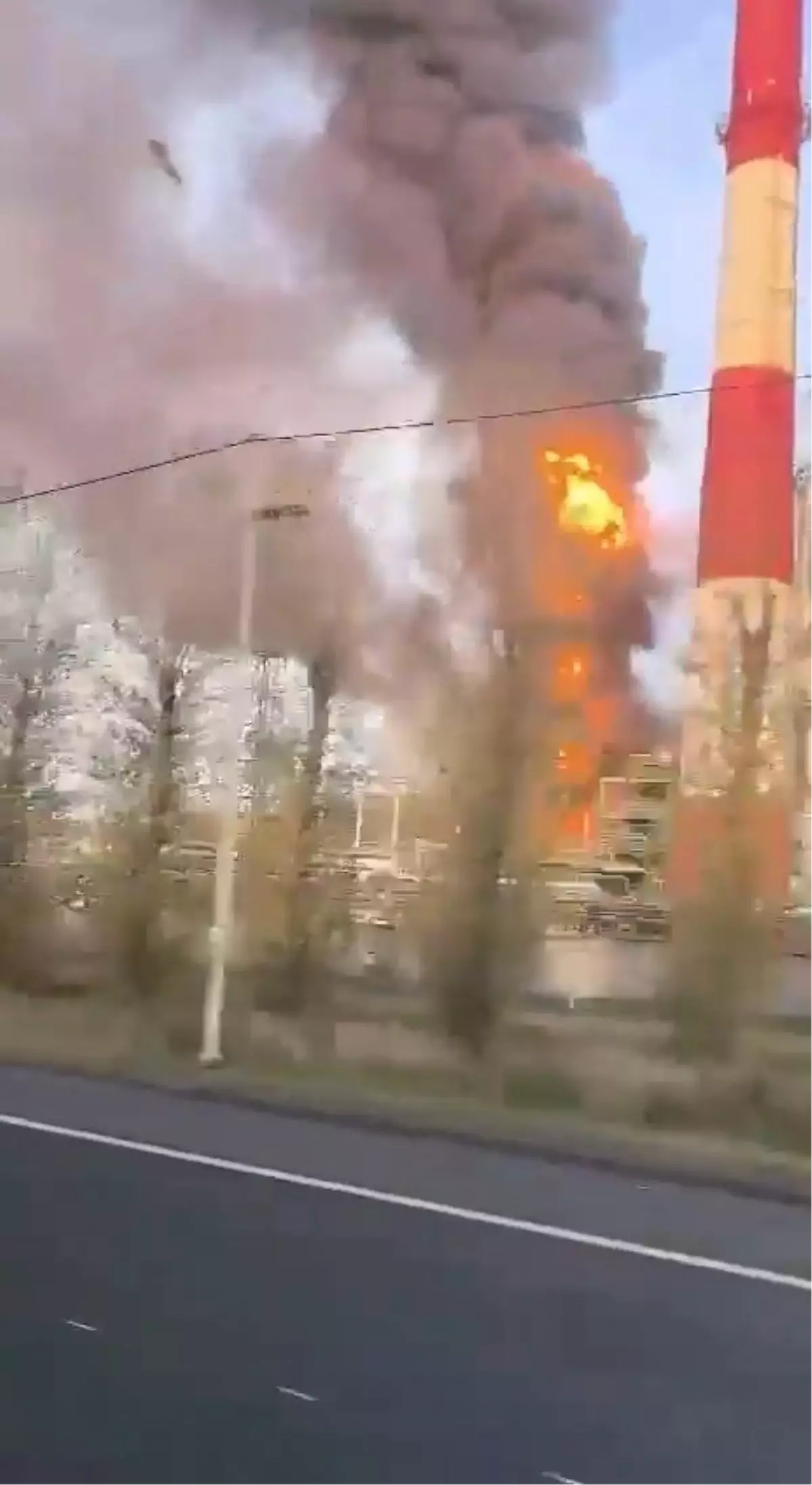 rusyada petrol rafinerisinde yangin cikti qUpaxU1V