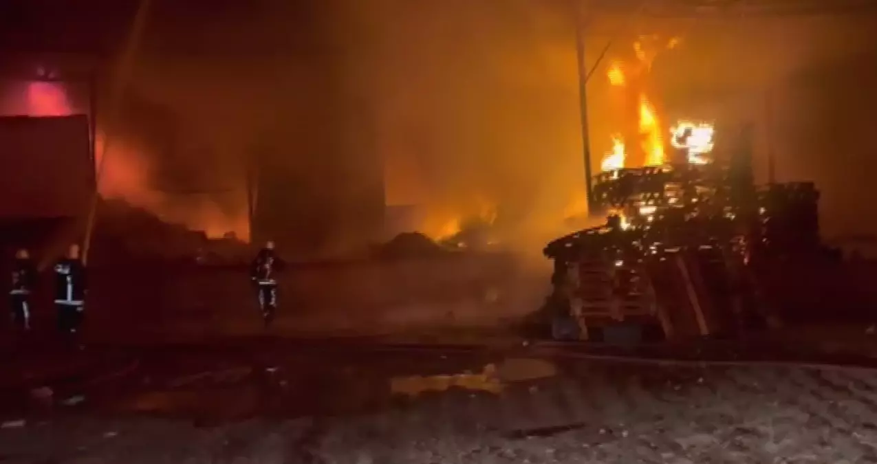 antalyada fabrika yangini kontrol altinda spQ6wDuV.jpg