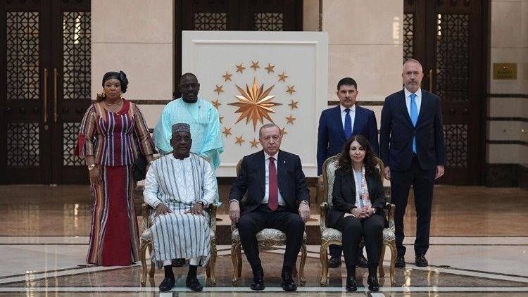 erdogan 5 ulkenin buyukelcisini kabul etti 86iyOkme.jpg