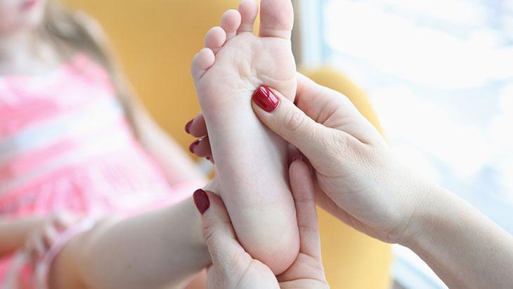 her 10 cocuktan 7sinde goruluyor bu belirtiler varsa sebebi duztabanlik olabilir rlZMAeYK.jpg