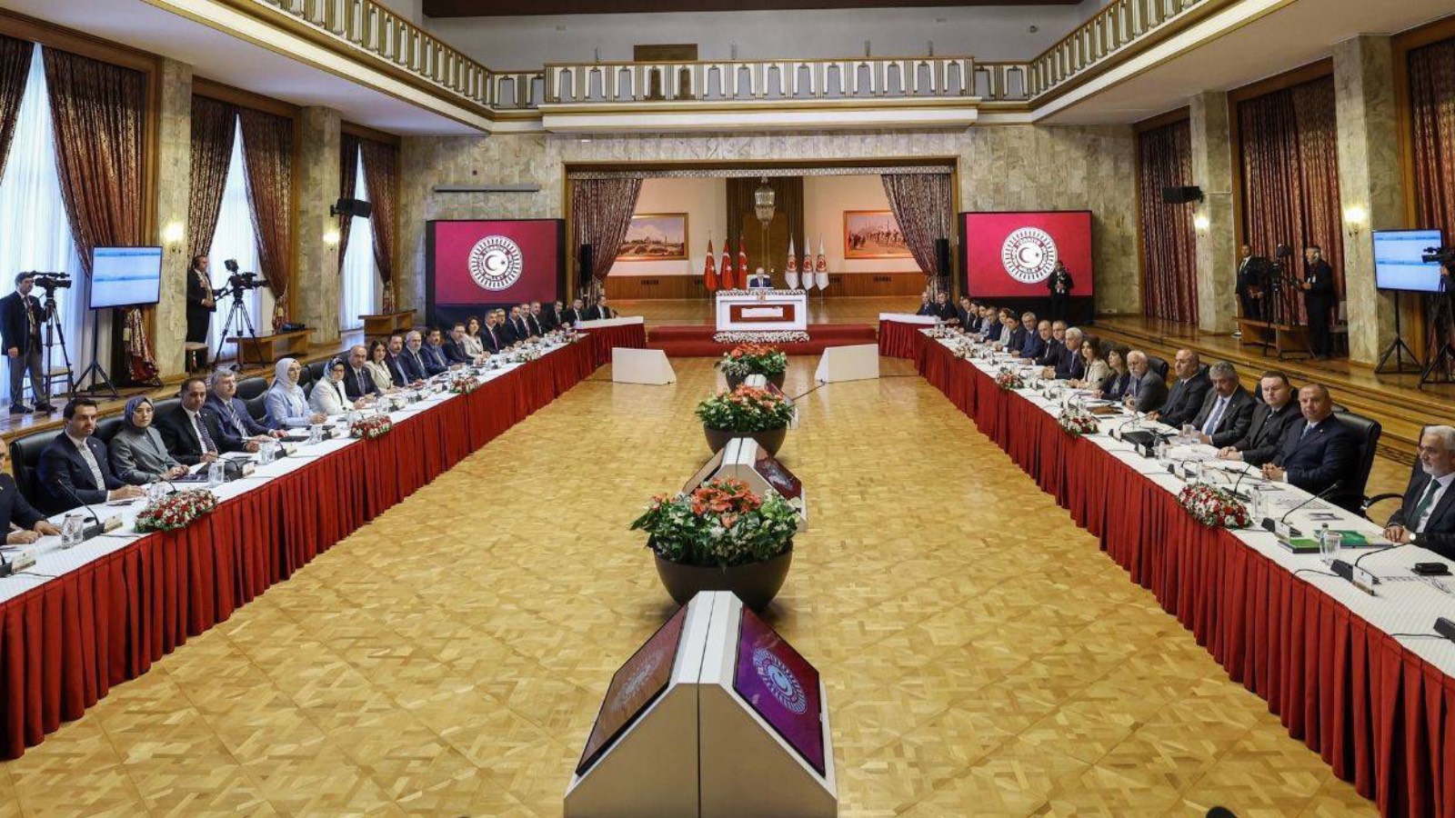 kurtulmus milli dayanisma kardeslik ve demokrasi komisyonu koordinatorleri ile gorusecek wUGfKtpX.jpg