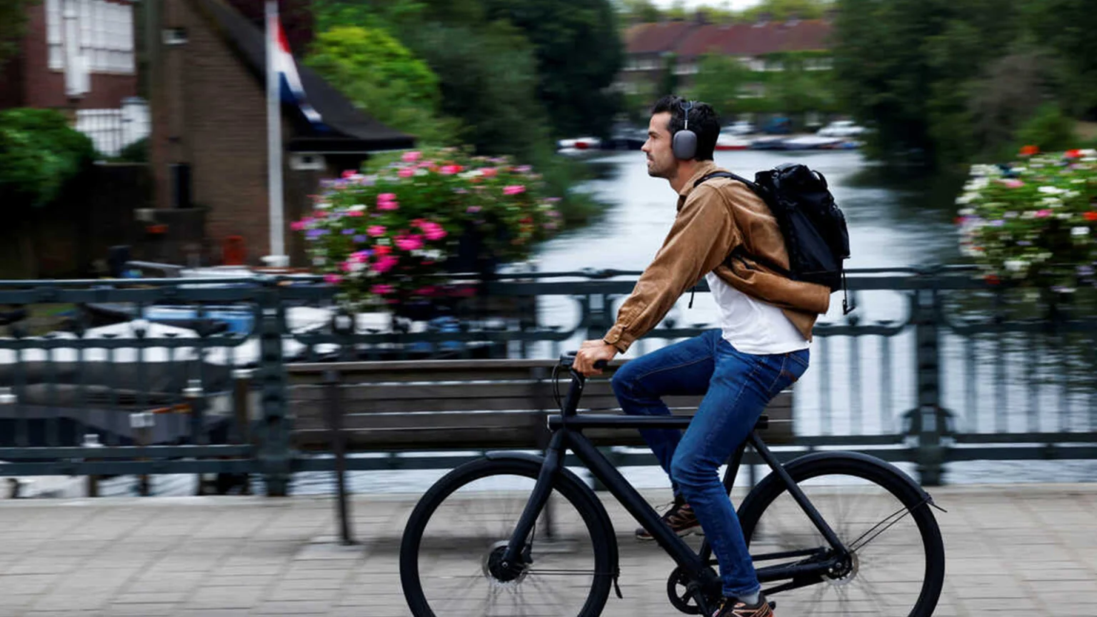 Lavoie, yerli girişim BinBin'in teklif götürdüğü VanMoof'u satın aldı