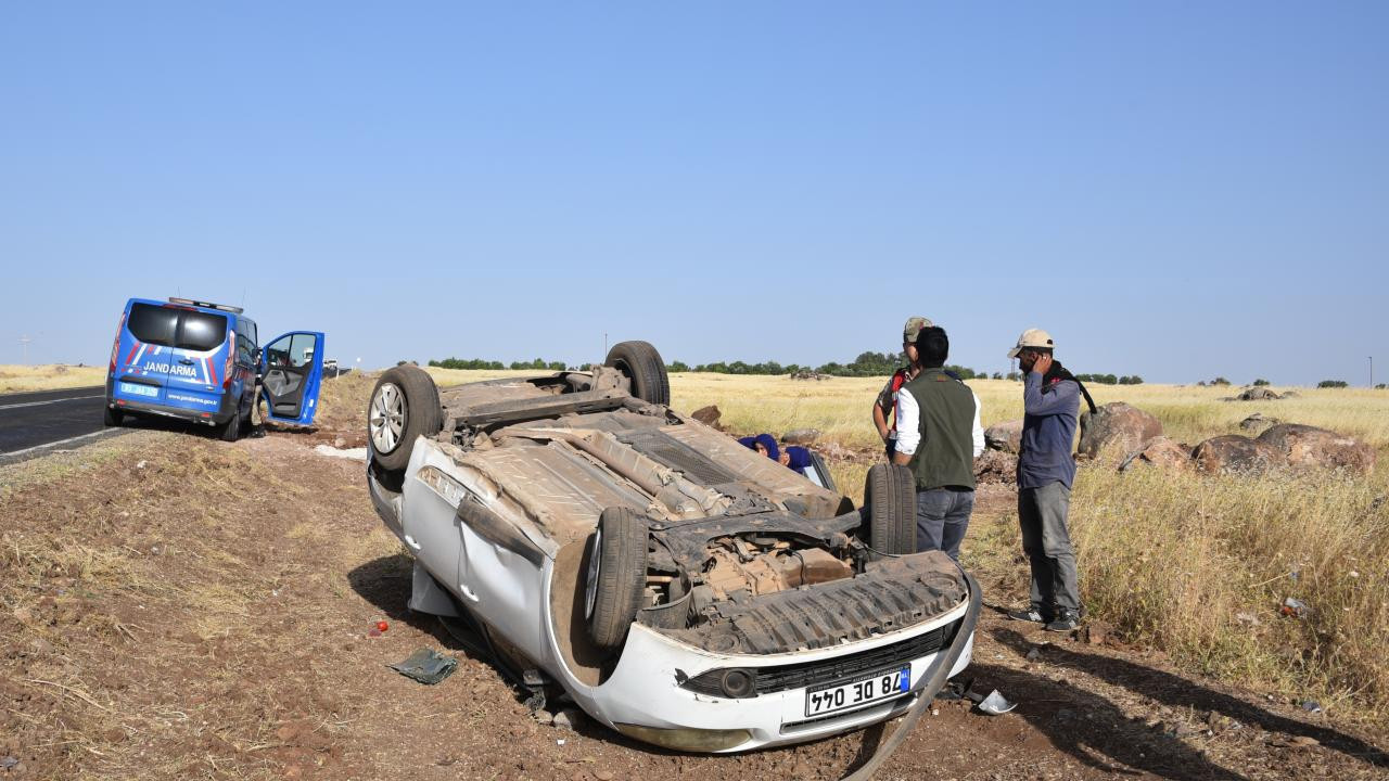 Şarampole Yuvarlanan Araçta 6 Kişi Yaralandı