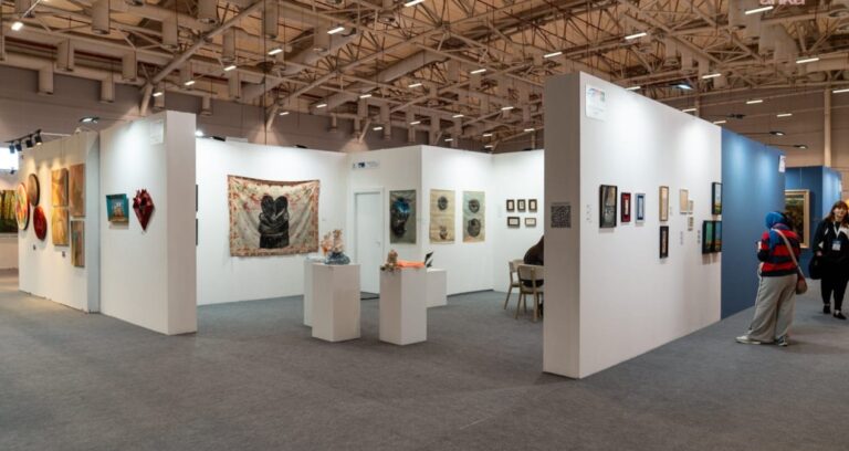 artcontact-istanbul-kapilarini-acti-89ZsCgwI