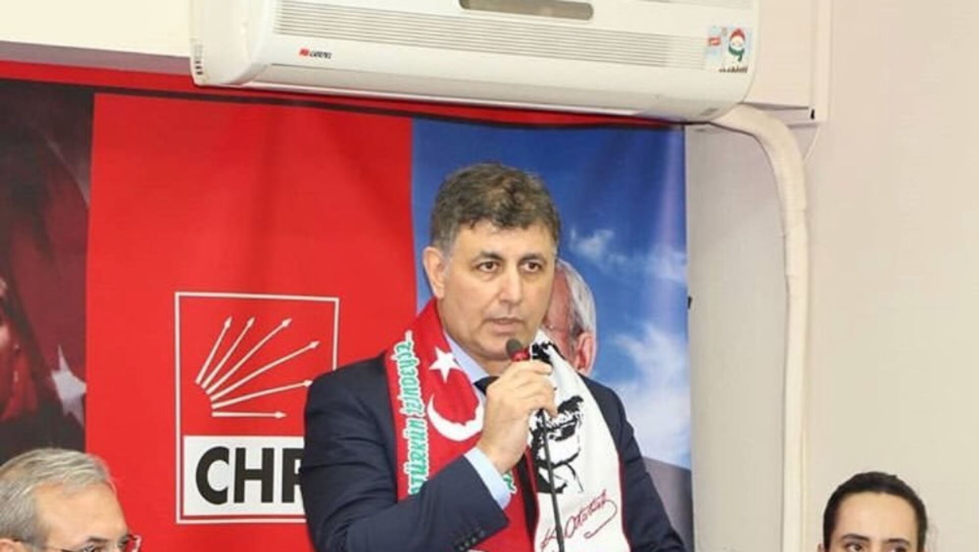 İzmir’de Belediye Başkanı Tugay, CHP’den Ayrıldığını Açıkladı