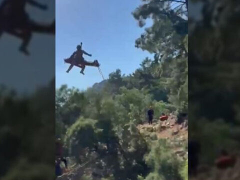 Asilmaz yollari astilar daglik araziden askeri helikopterle mucize gerceklesti YfJG7x2j