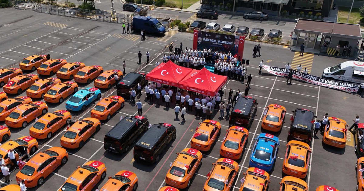 Istanbulda 253 taksilik demokrasi konvoyu mrKFKKqV
